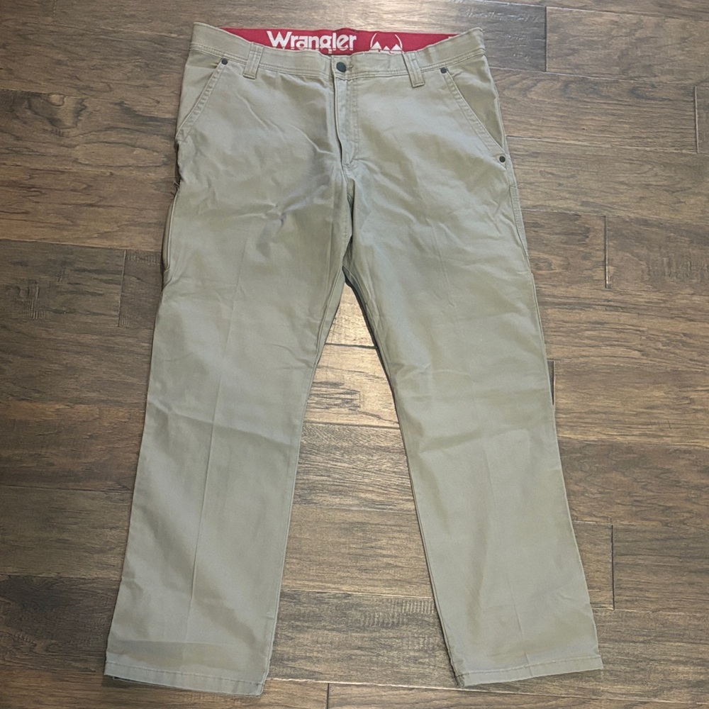 Wrangler Men's Light Gray Chinos 36x30 new without tags